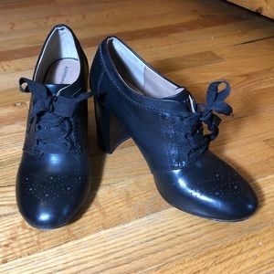 Adrienne Vittadini Lace-Up Black Boots Sz 7.5M